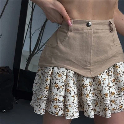 Charmanter Minirock mit einem einzigartigen Design